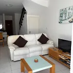 2 Bed House - Sleeps 4 - Pool - Garden - Parking Дом отдыха Полис
