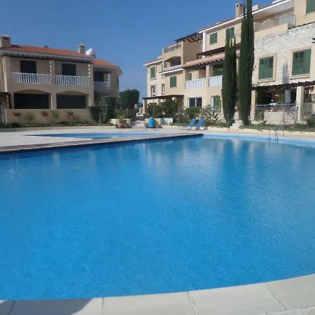 Tatil Evi 2 Bed House - Sleeps 4 - Pool - Garden - Parking *