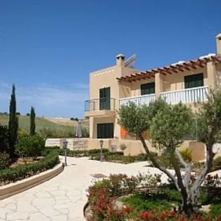 Tatil Evi 2 Bed House - Sleeps 4 - Pool - Garden - Parking