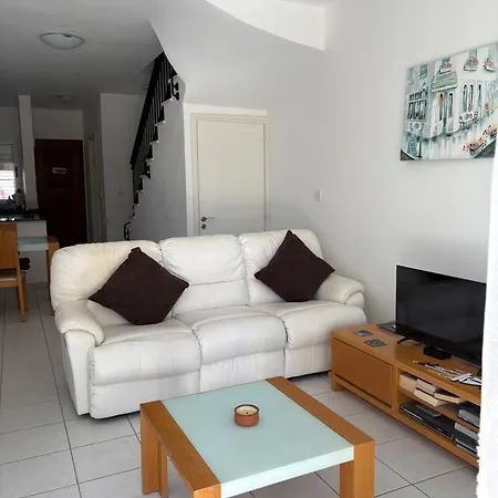 2 Bed House - Sleeps 4 - Pool - Garden - Parking Tatil Evi Polis
