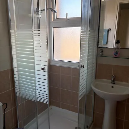 Σπίτι διακοπών 2 Bed House - Sleeps 4 - Pool - Garden - Parking *