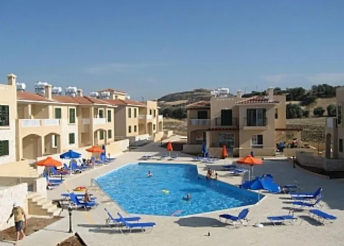 Prázdninový dům 2 Bed House - Sleeps 4 - Pool - Garden - Parking