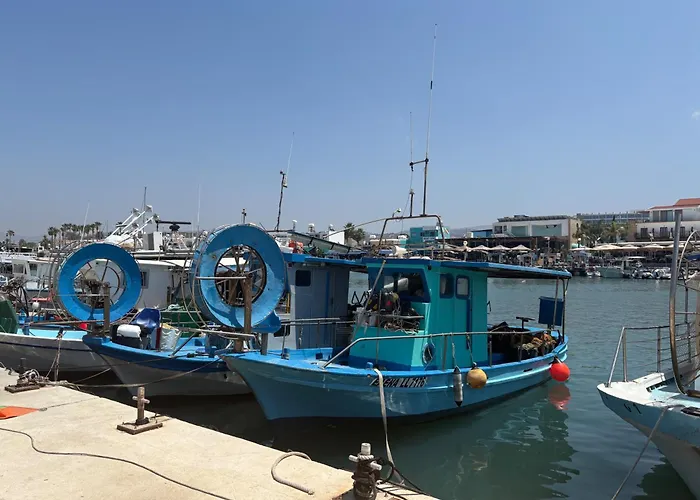 2 Bed House - Sleeps 4 - Pool - Garden - Parking