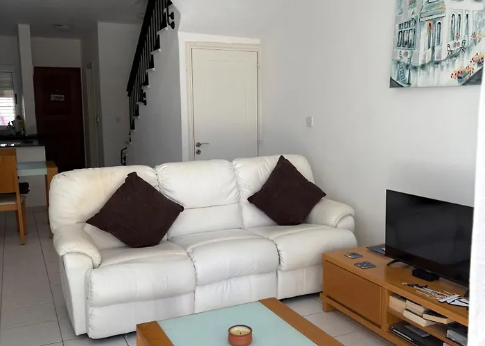 2 Bed House - Sleeps 4 - Pool - Garden - Parking Prázdninový dům Polis
