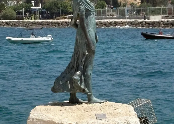 2 Bed House - Sleeps 4 - Pool - Garden - Parking Polis